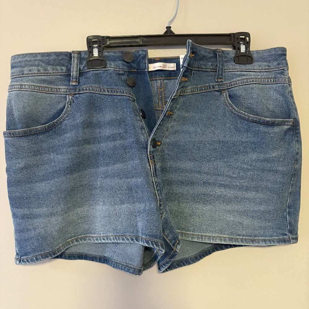 NWT - SO Curvy Mom Short - Sz 17